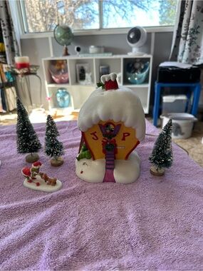 Cindy Lou who’s house . Great condition
